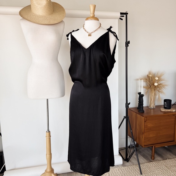 Dresses & Skirts - BLACK VINTAGE MAXI SLIP DRESS